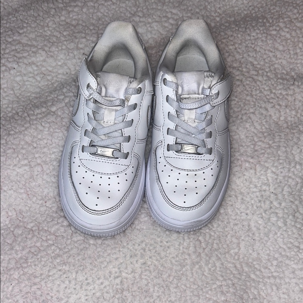 Nike White Sneakers Low-Top Leather Design
